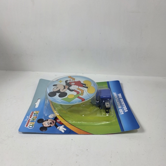 Mickey Mouse LED Night Light - Picture 4 of 6